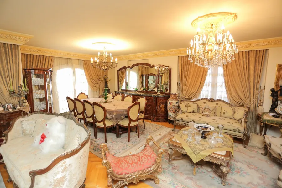 شقة للبيع 277م جليم على الترام مباشرة (ترى البحر)