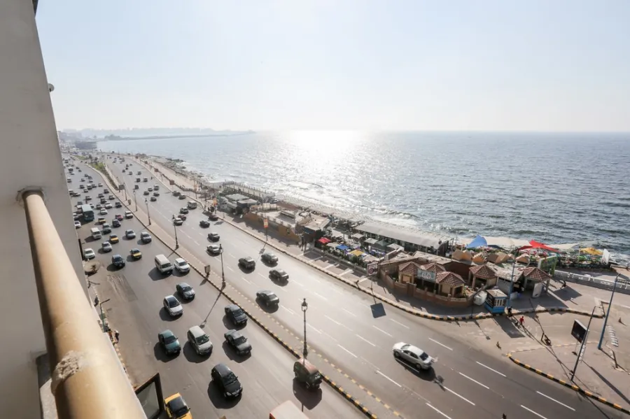 شقة للبيع 130م كامب شيزار- على البحر مباشرة