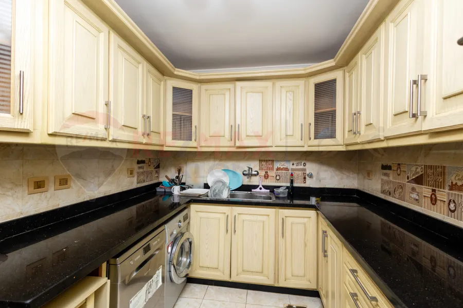 Apartment for sale 200 m Janaklis (steps from Abu Qir St.)