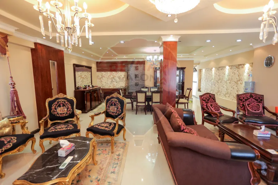 شقه للبيع 235 م الحي اللاتيني ( شارع فؤاد )