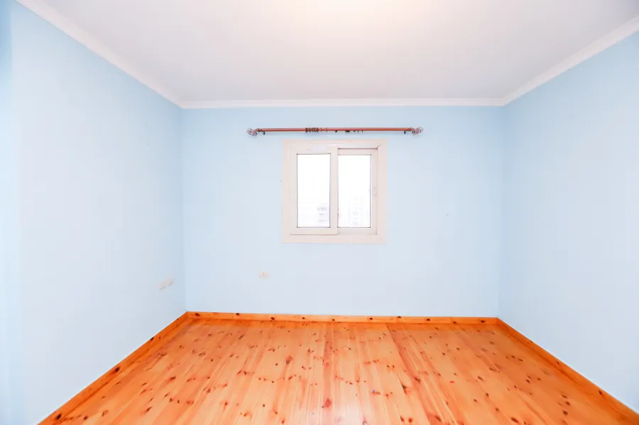 شقة للبيع 195 م مصطفي كامل ( ش ابو قير مباشرة )