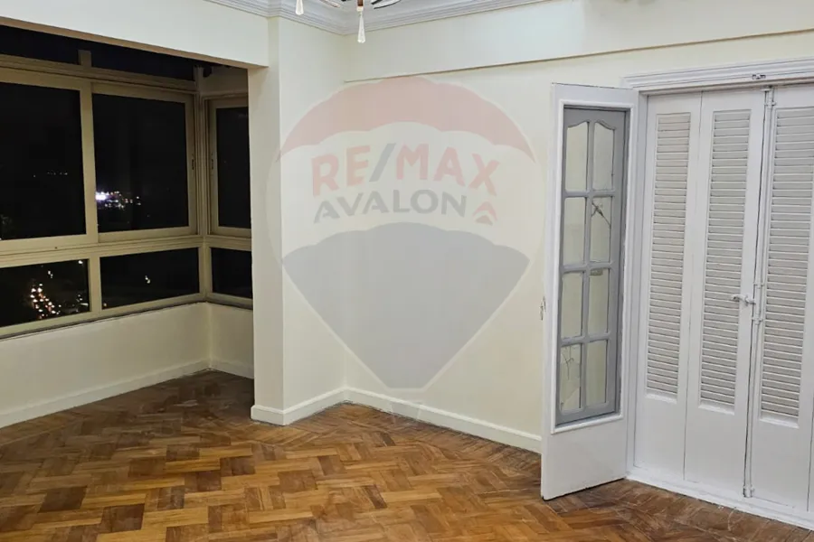 شقه للإيجار 140 م مصطفي كامل (علي الترام مباشرة)