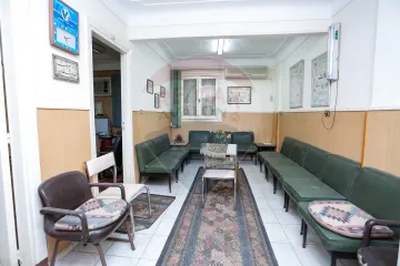 عياده للبيع 50 م السرايا ( علي الترام مباشرة - خطوات من البحر )