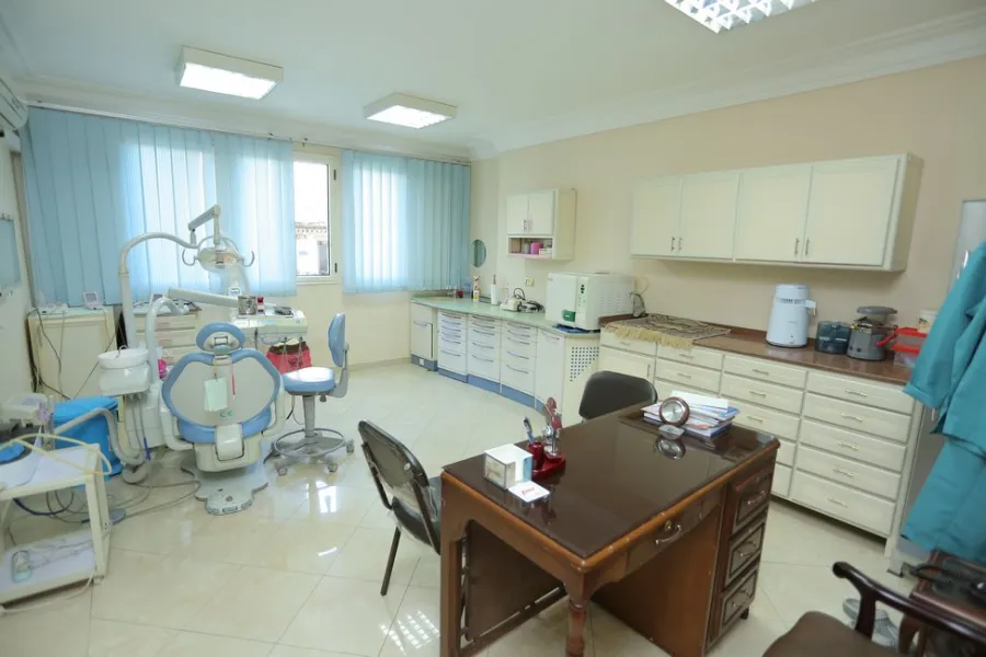 عيادة للبيع 60م سبورتنج (أمام نادي سبورتنج)