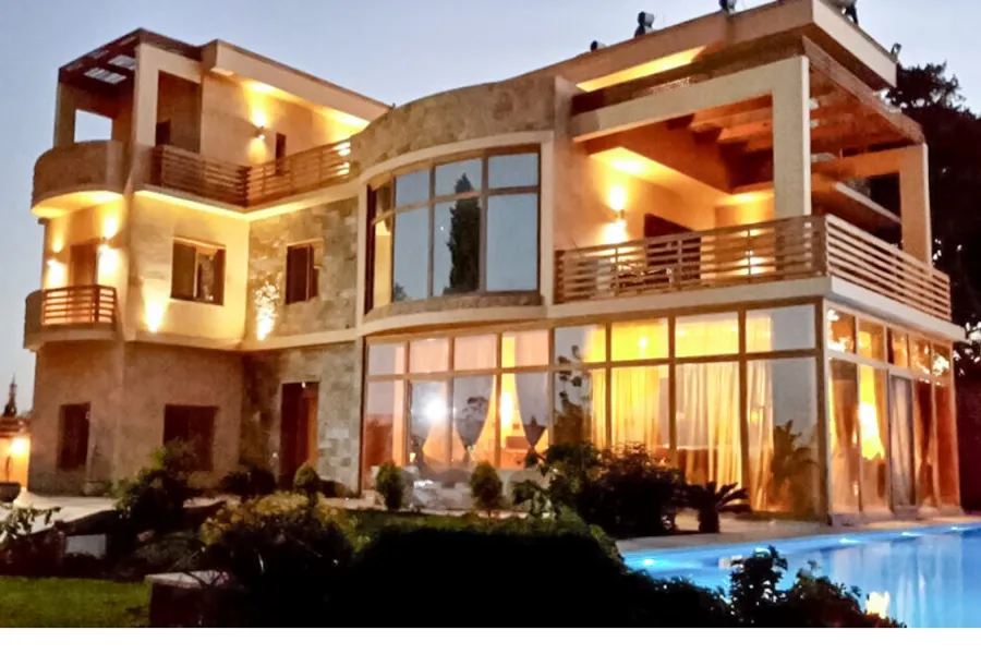 فيلا مستقلة للبيع 1100م  كينج مريوط (أعلي ربوه في البحيرة - خطوات من هيلتون كينج رانش والأستاد)