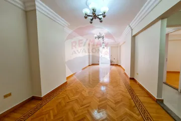 شقة للايجار 145 م زيزينيا (خطوات من شارع ابو قير)