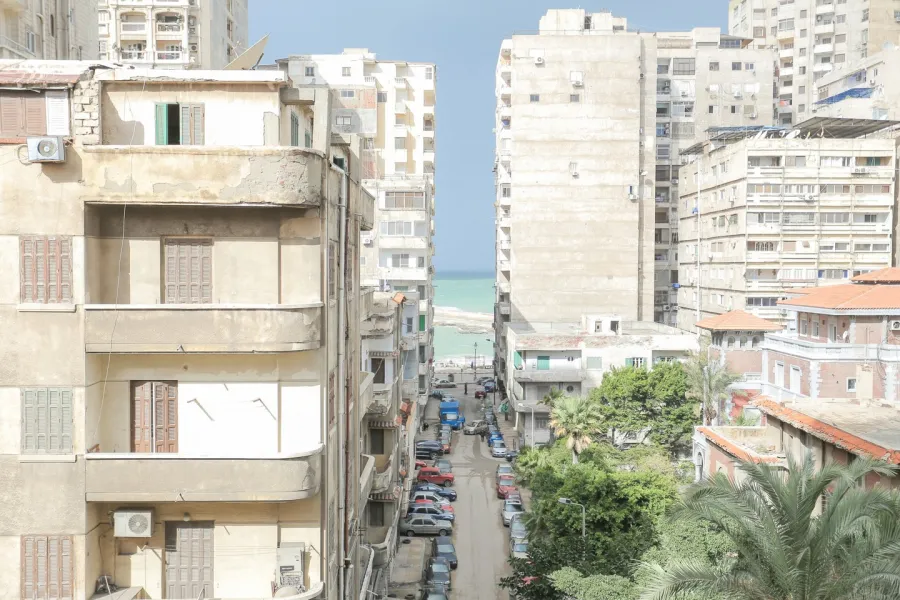 شقة للبيع 277م جليم على الترام مباشرة (ترى البحر)