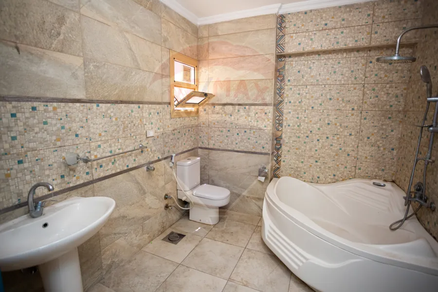 شقة للبيع 217 م سابا باشا (خطوات من ش ابو قير)