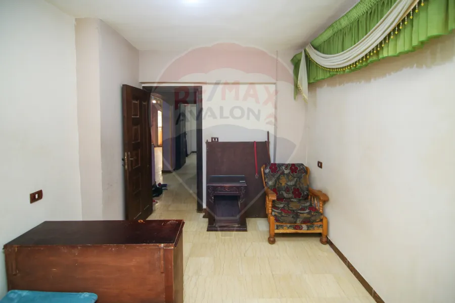 شقه للبيع 100 م كامب شيزار ( متفرع من ش ابو قير)