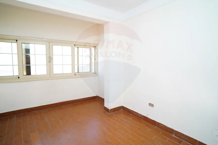 شقة إدارى او سكنى للبيع 75 م صافى الشاطبى (ش هيرودت)