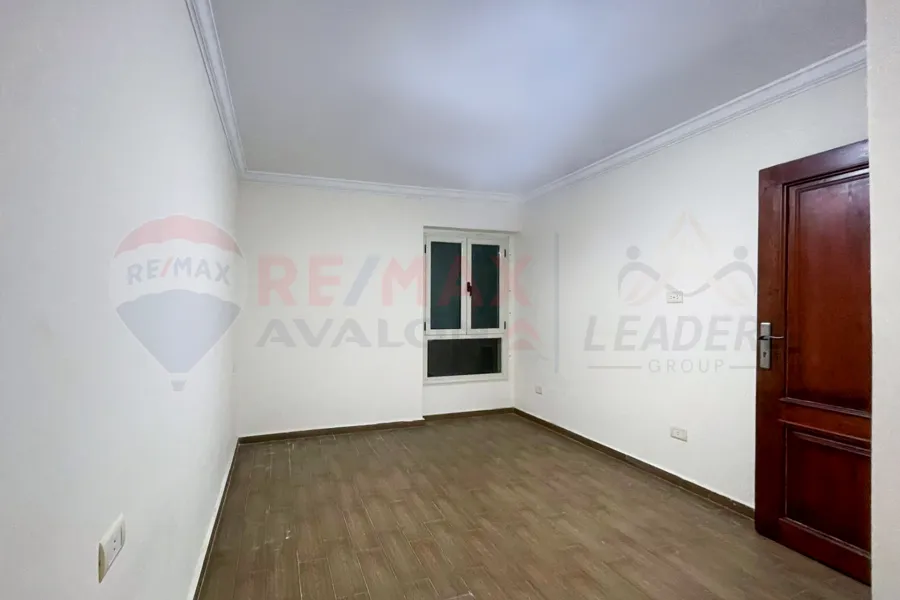 شقة للإيجار 140 م سموحة (ش الريادة)