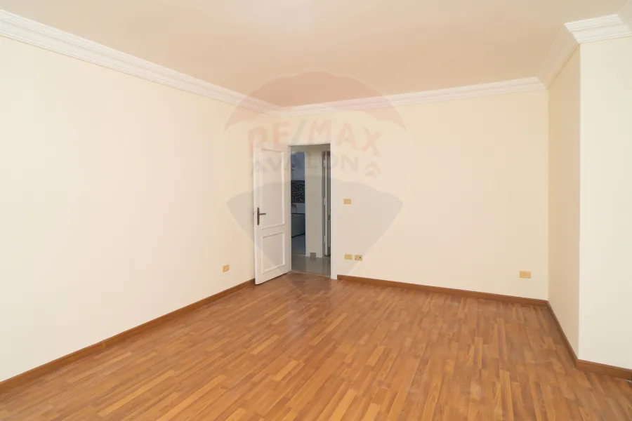 Apartment for Rent 235 m Zizinia (next to Plaza Hotel)