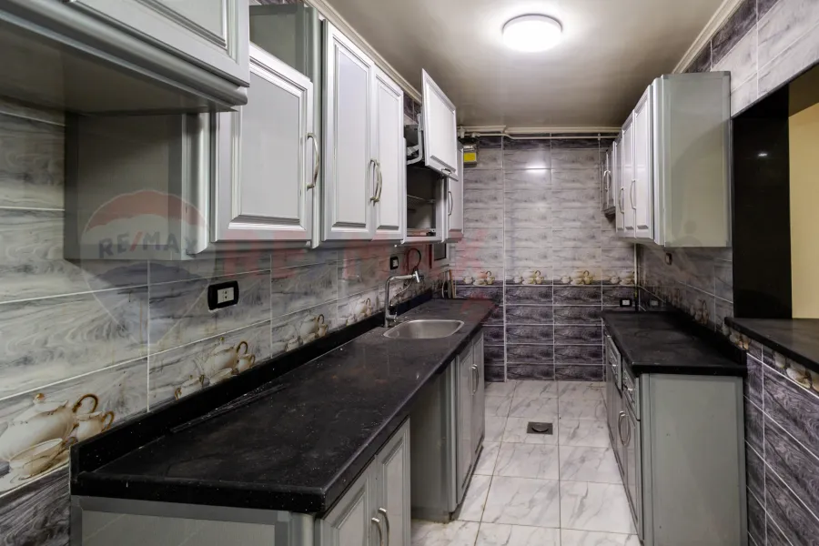 شقة للبيع 187 م كليوباترا (علي البحر مباشرة)