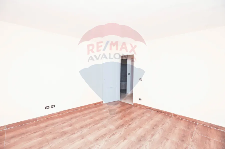 Apartment For Sale 140 m Almontaza (Royal Plaza Towers)