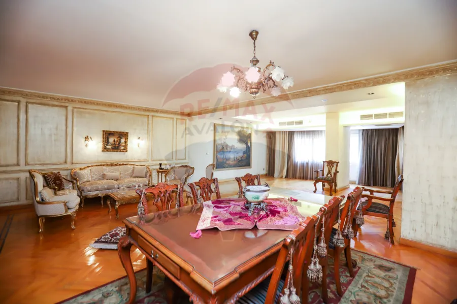 شقة للبيع 300 م جليم ( ش أبوقير)