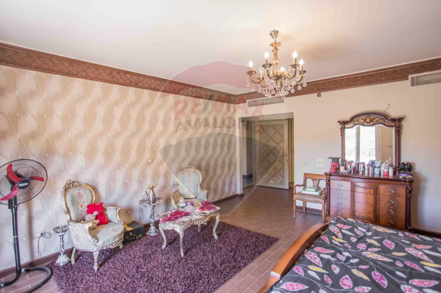 فيلا تريبلكس مفروشة للايجار475 م محرم بك (كومباوند ميروزا بجوار كارفور)