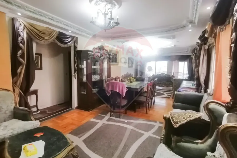 شقة للبيع 200 م ستانلي (خطوات من البحر)