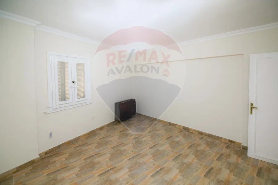 شقة للبيع 160 م سموحة (ش مصطفي كامل - خطوات من نادي سموحة)