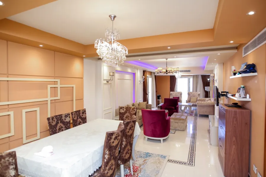 شقة للايجار مفروش 180م سان ستيفانو ( على الترام )