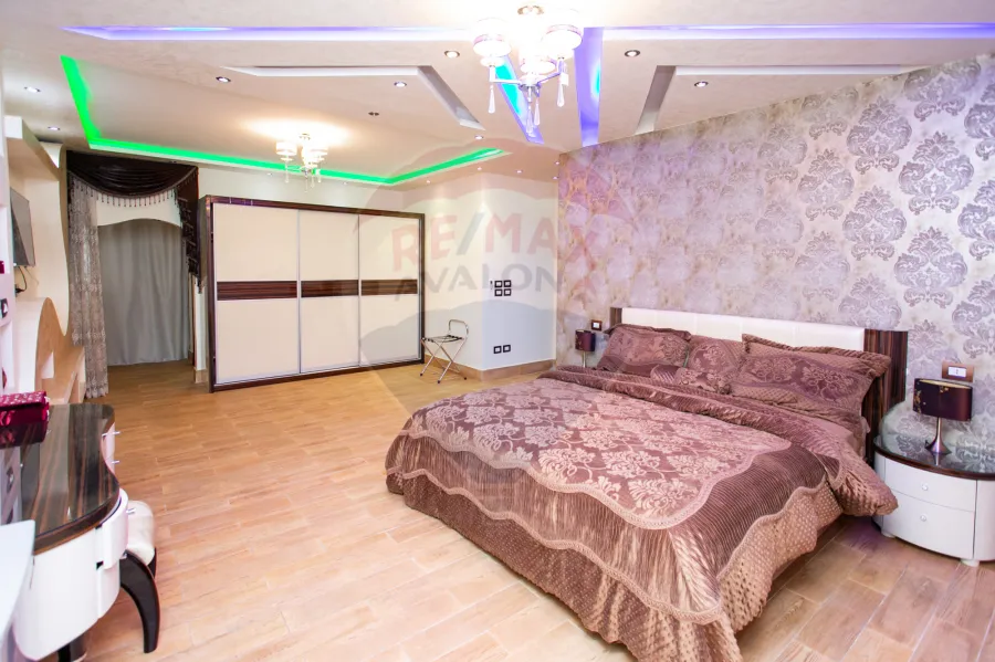 شقه للبيع 520 م سيدي بشر(ش محمد نجيب - على البحر مباشرة)