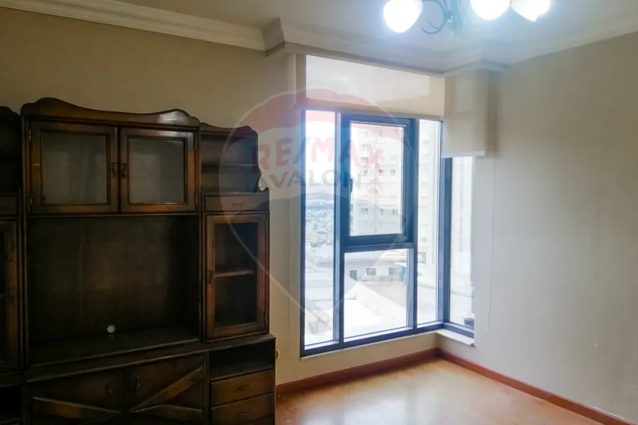 شقة إيجار 180 م سموحة (ش 14 مايو)