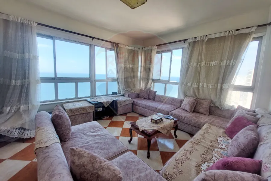 Furnished Apartment for Rent 100m Tharwat (directly on the sea)