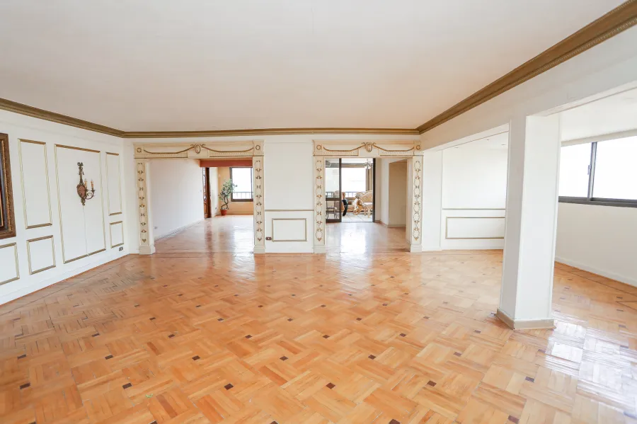 شقة للبيع 320 م جناكليس (علي الترام مباشرة)