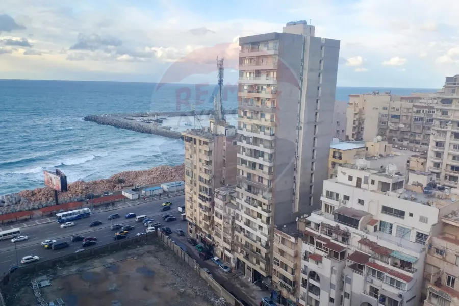 شقة للايجار 140م لوران (خطوات من البحر)