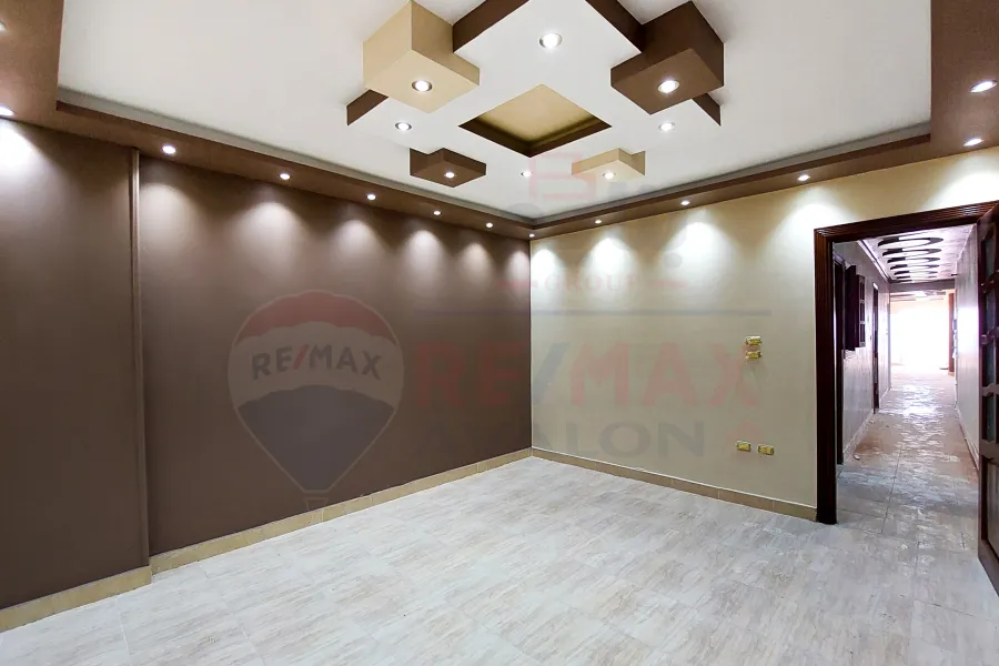 شقة للبيع 140 م سيدي بشر (علي البحر مباشرة) - أول سكن