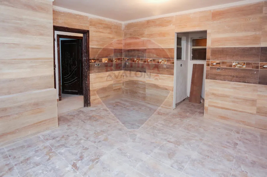 شقه للبيع 215 م رشدي (ش ابو قير مباشرة)