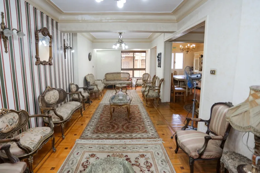 شقة للبيع 200م فلمنج (ش أبوقير)