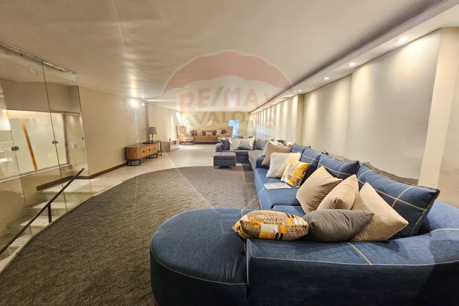 محل + صندرة للبيع 550 م  الإبراهيمية (على البحر مباشرة)