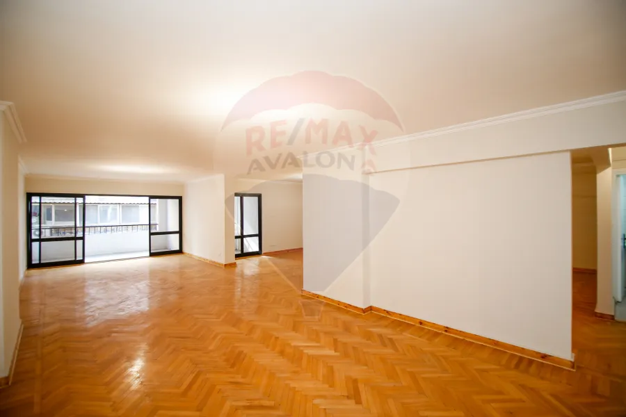 Apartment for sale 310 m net Latin District (Fouad St.- brand building)
