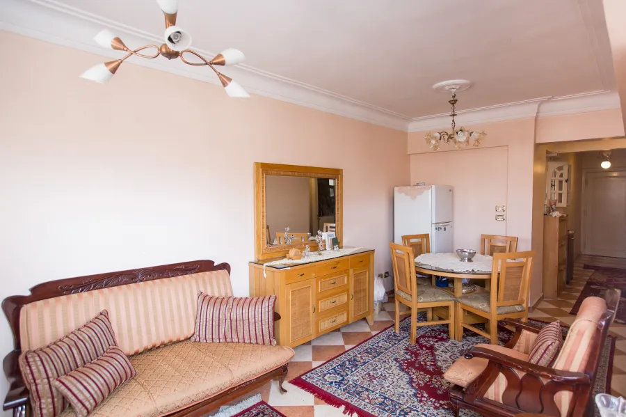 شقة للبيع 82 م صافي محرم بك ( ش الرصافة )