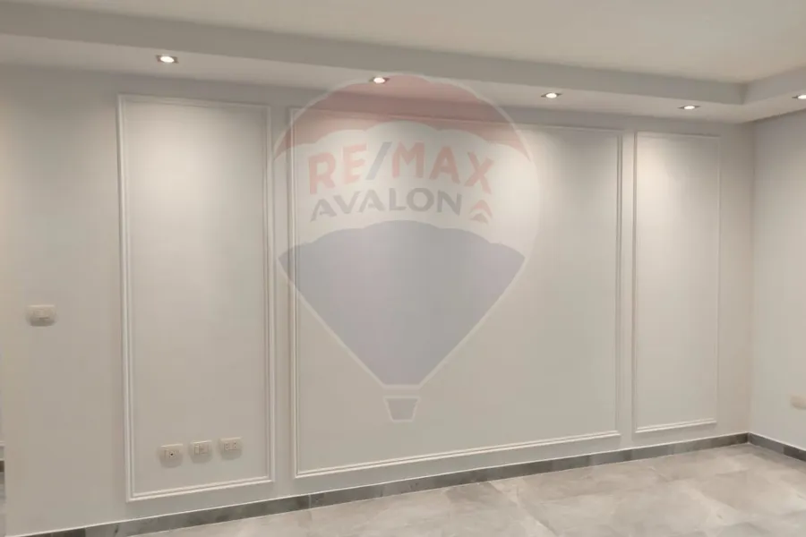 شقة للبيع 290 م سموحة (كريستال تاورز)