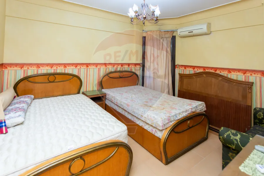 شقة للبيع 175 م السرايا (علي البحر مباشرة)