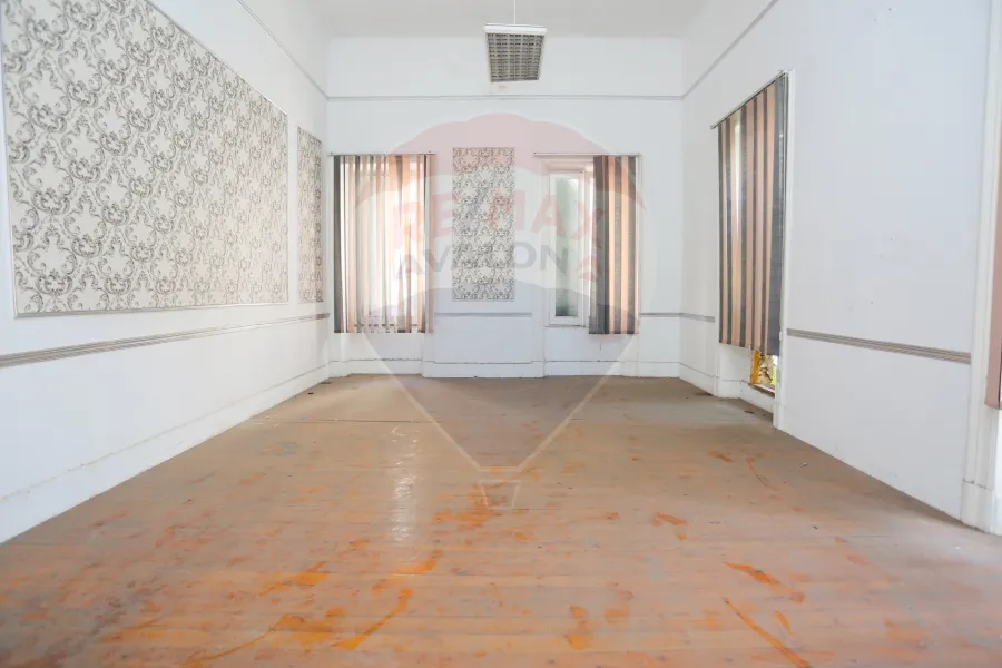 Castle for sale Al-Hay Al-Latiny (Steps from Fouad St. and Sultan Hussein St.) 1,460 m