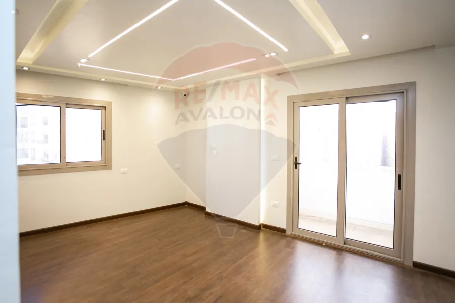 شقة للبيع 245 م سموحه (ش فوزي معاذ الرئيسي)