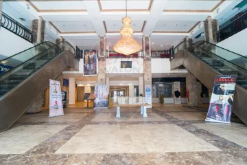 محل للايجار 220 م المنتزه (داخل مول رويال بلازا)