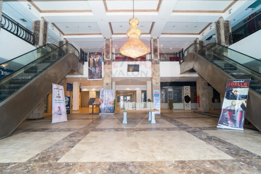 محل للايجار 220 م المنتزه (داخل مول رويال بلازا)