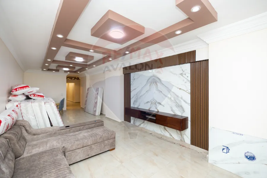 شقة للبيع 145 م ميامي (ش خالد بن الوليد - عمارات الزهور)