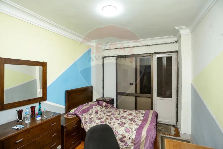 شقة للبيع 200 م سيدي بشر  (ش جمال عبد الناصر)