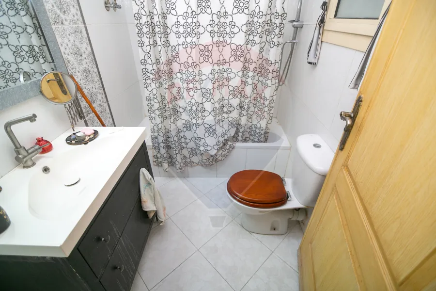 شقة للبيع 233 م كفر عبده (ش سكينة بنت الحسين)