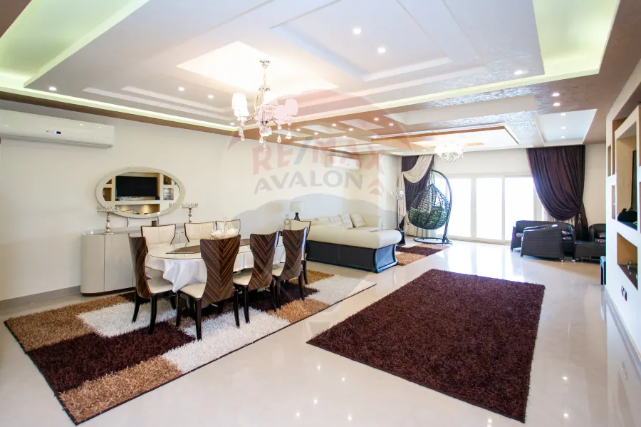 شقه للبيع 520 م سيدي بشر(ش محمد نجيب - على البحر مباشرة)