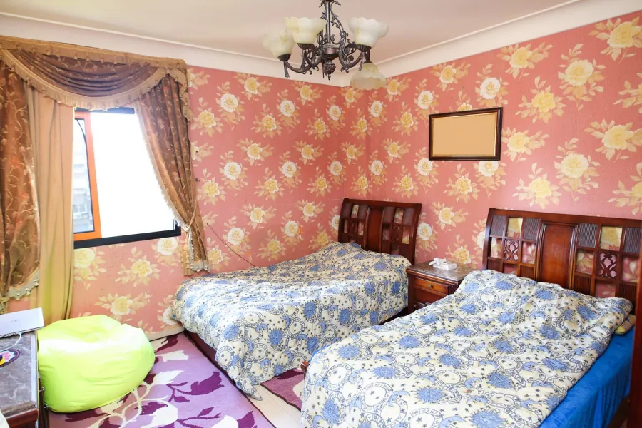 Apartment For Sale 190m Gleem (El-Ezaa St.- Steps From Abou Keir St.)