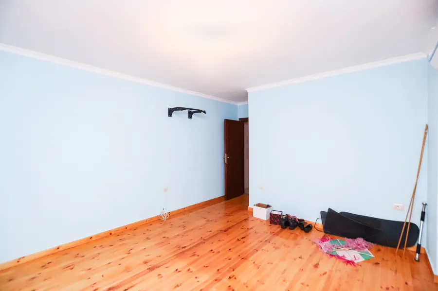 شقة للبيع 195 م مصطفي كامل ( ش ابو قير مباشرة )