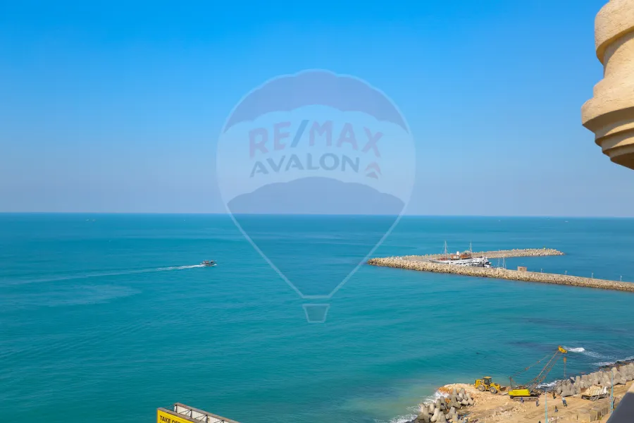Apartment for sale 410 m in Lauran (directly on the sea)