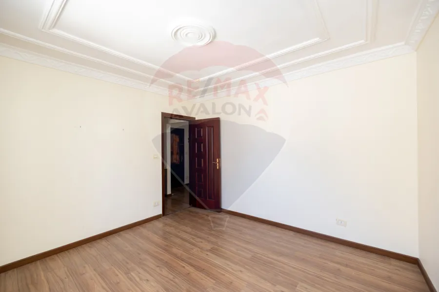 شقة للبيع 130 م كفر عبده (شارع إبراهيم راجي)