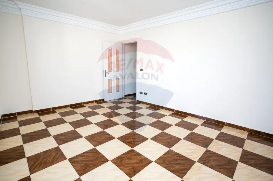 شقة للإيجار 200 م سموحة ( كوبرى 14 مايو- فيو مفتوح على نادى سموحة)