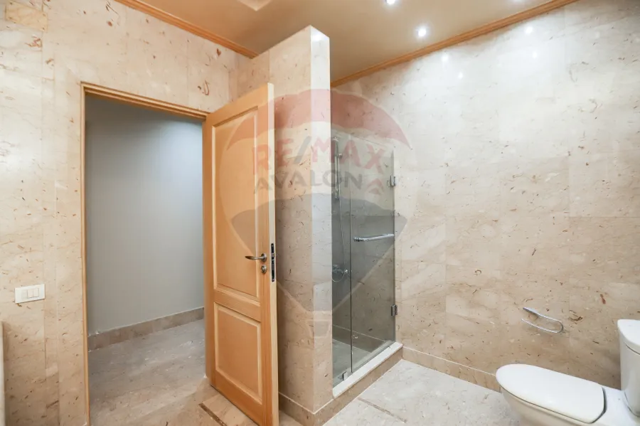 (شقة للبيع 550 م كفر عبده (  ميدان سان جينى _ عمارة اللوتس